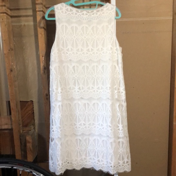 Woman’s white Max Studio lace dress - Picture 7 of 7